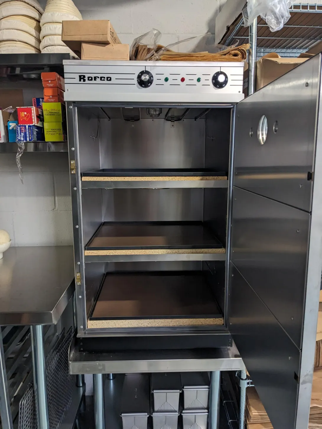 Rofco B40 with baking trays on rolling cart